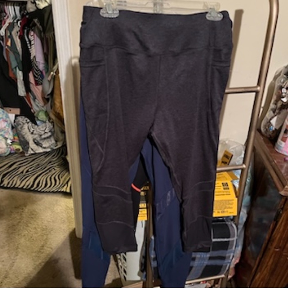 Women’s workout leggings size large avia